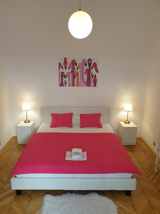 Sunny And Spacious Near Centre Apartment *